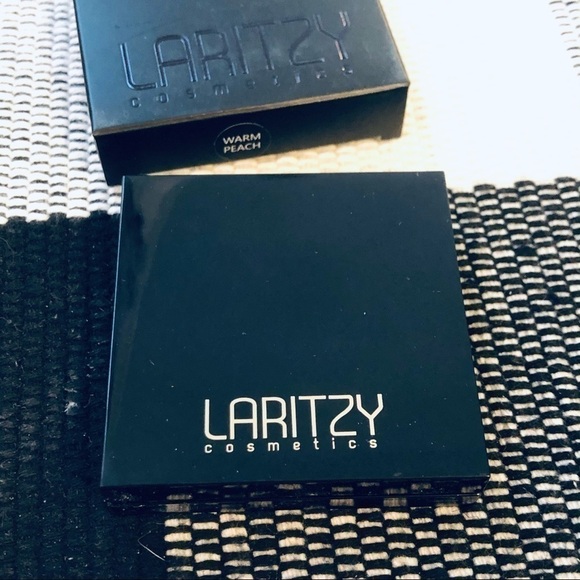 Laritzy Highlighter & Long Lasting Lipstick Bundle Set - Picture 6 of 9